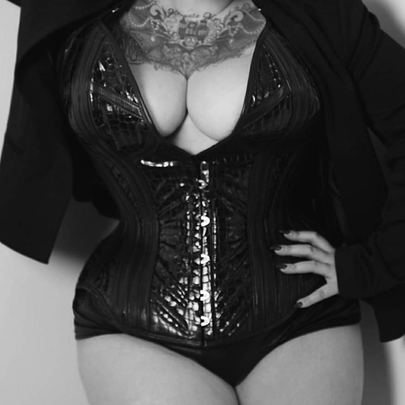 Couture Steelboned Corset. 26" - Picture 2 of 3